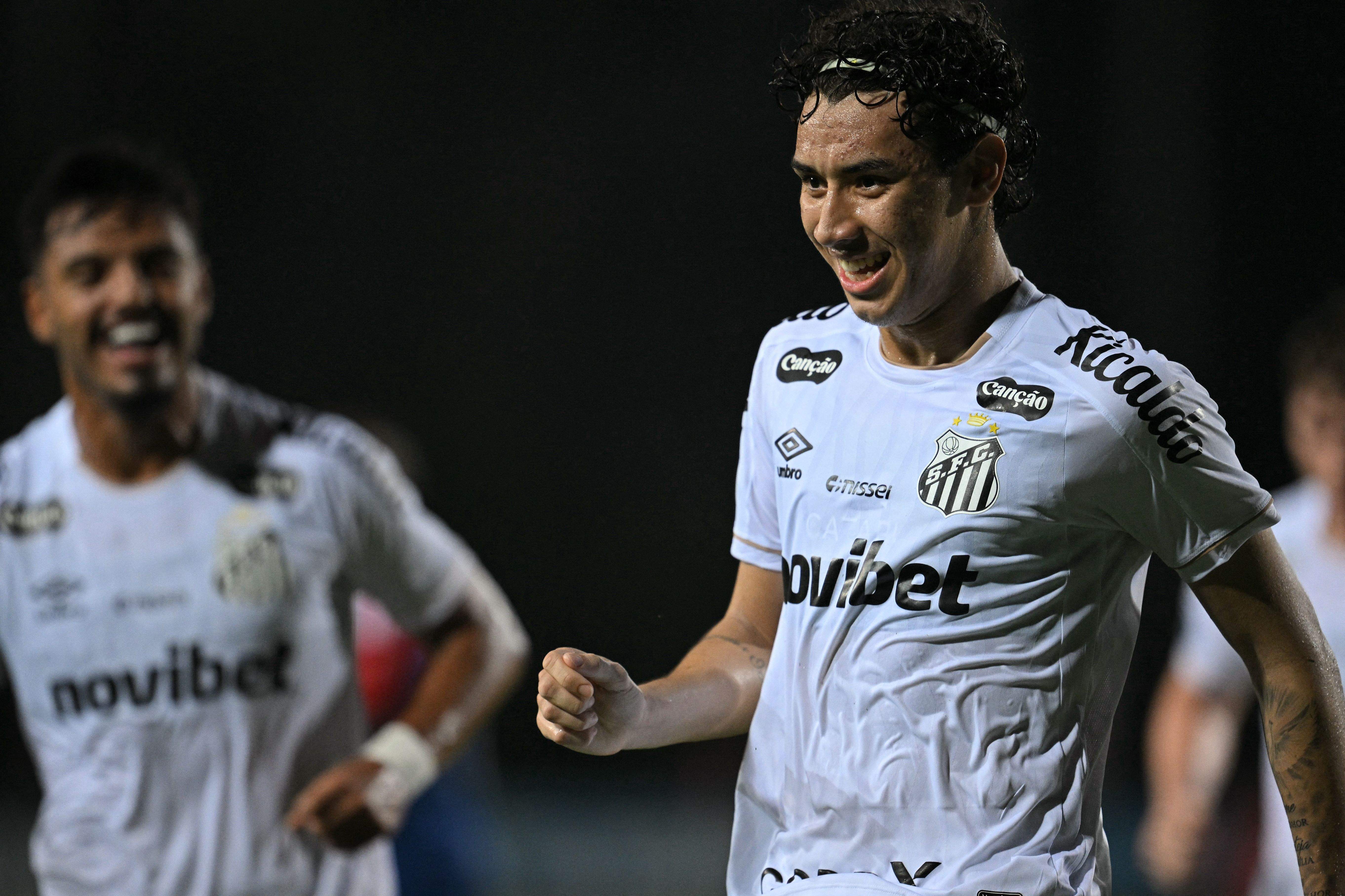 Santos goleia Universidad Central e encaminha classificação às oitavas da Sula
