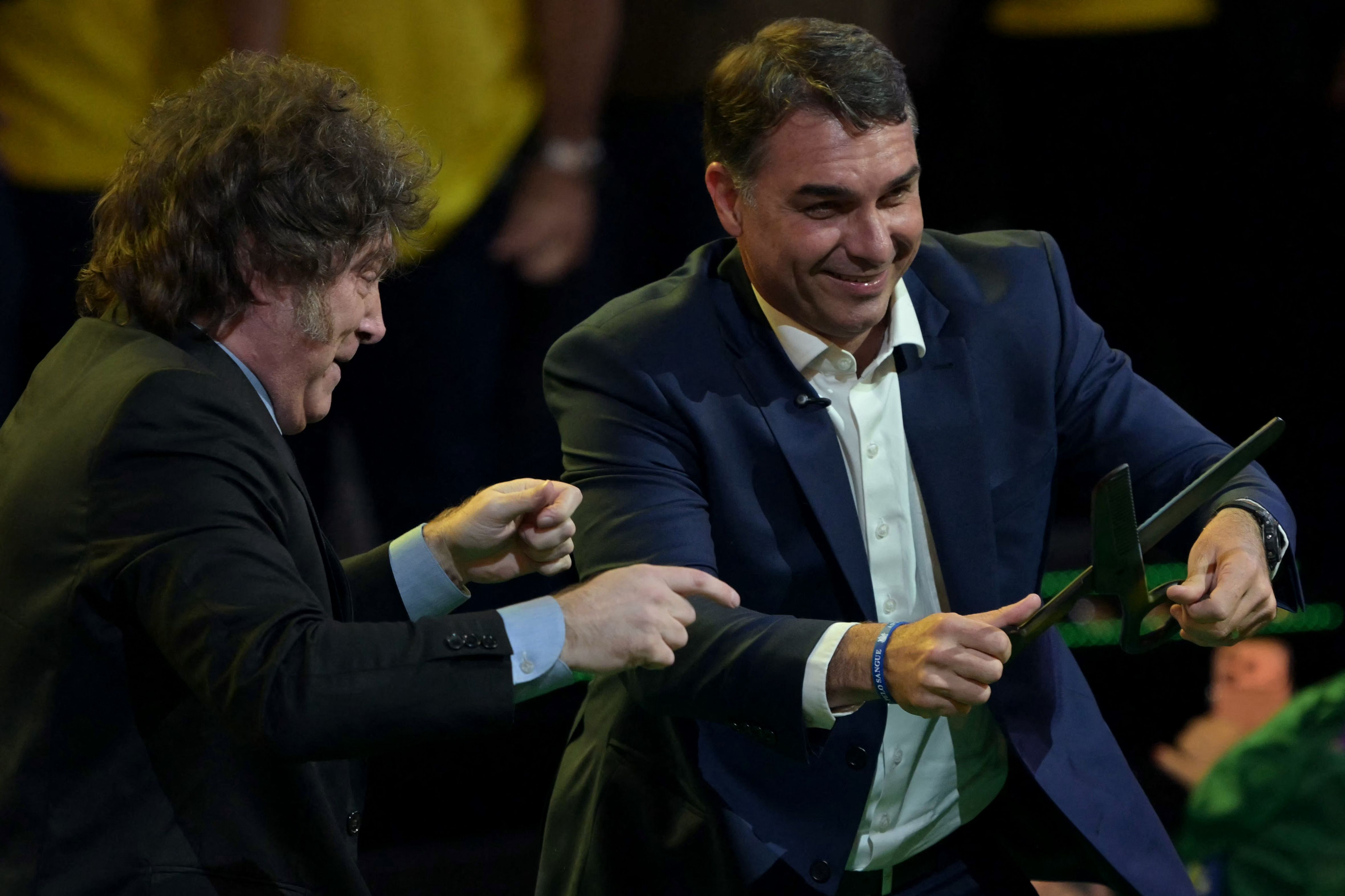 Convenção do PL que confirma Flávio candidato é marcada por Milei e duros ataques a Lula