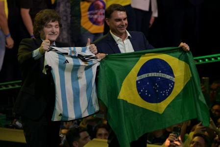 Itamaraty convoca embaixador argentino e retira representante brasileiro após ataques de Milei