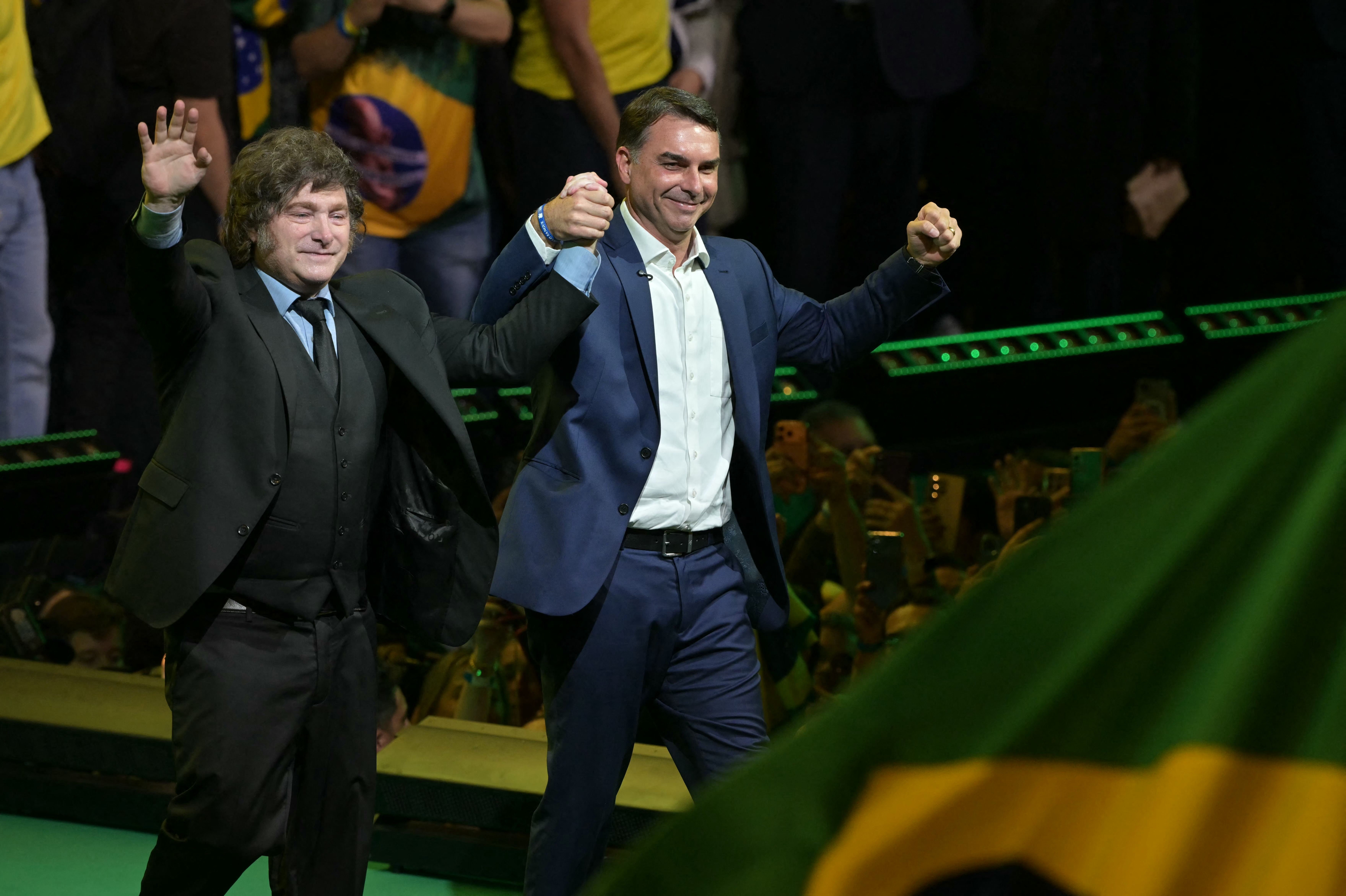 Milei faz 'alerta' sobre socialismo e chama Lula de presidiário durante convenção do PL em SP