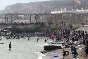 Espanha reforça fronteira de Ceuta com Exército após entrada de 1.500 migrantes e nove mortes