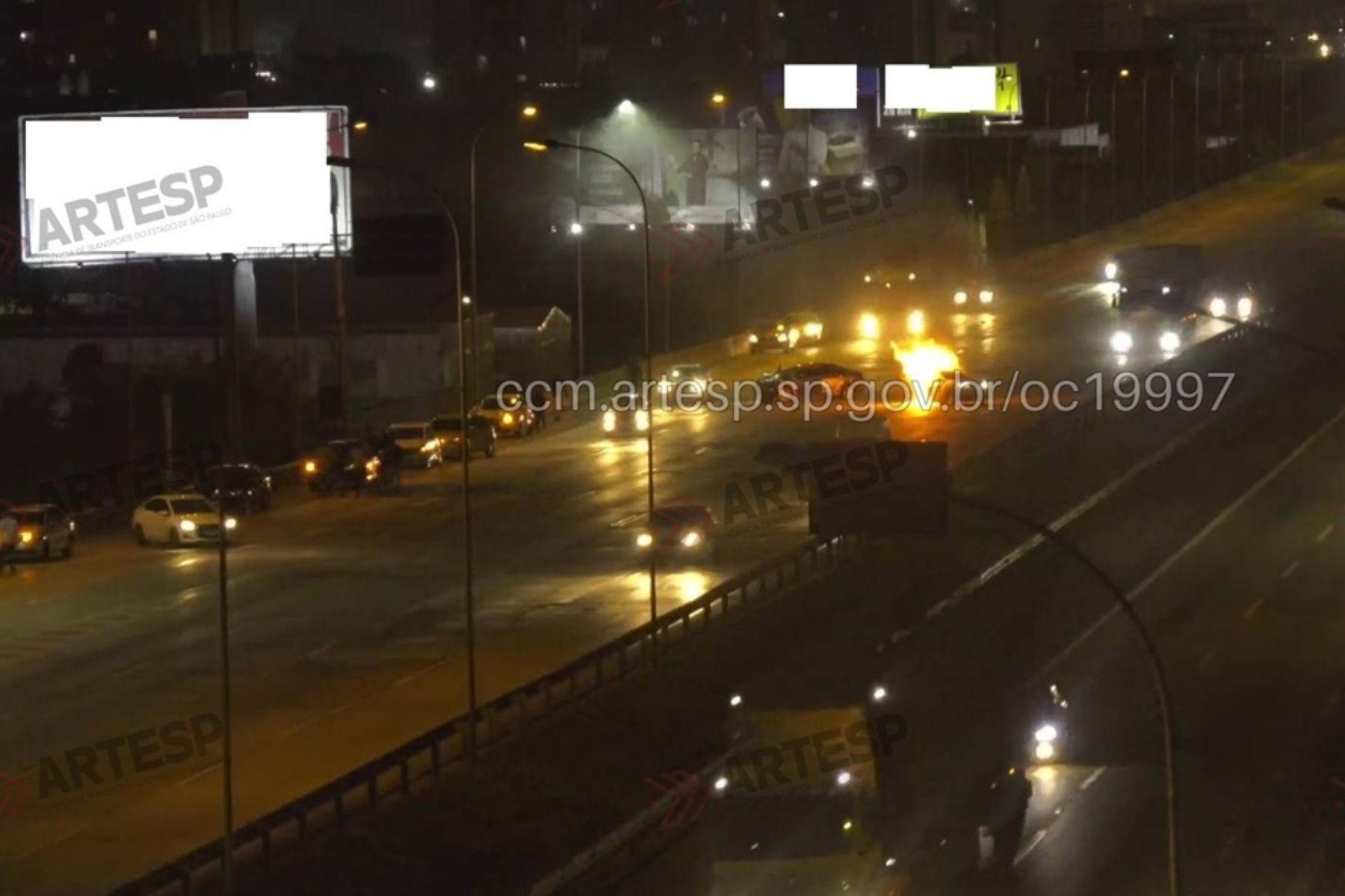 Uma criança e dois adultos morrem após acidente na SP-280, na Grande São Paulo
