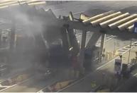 Vídeo: carro em alta velocidade derruba teto de pedágio em Campinas-SP; oito ficam feridos