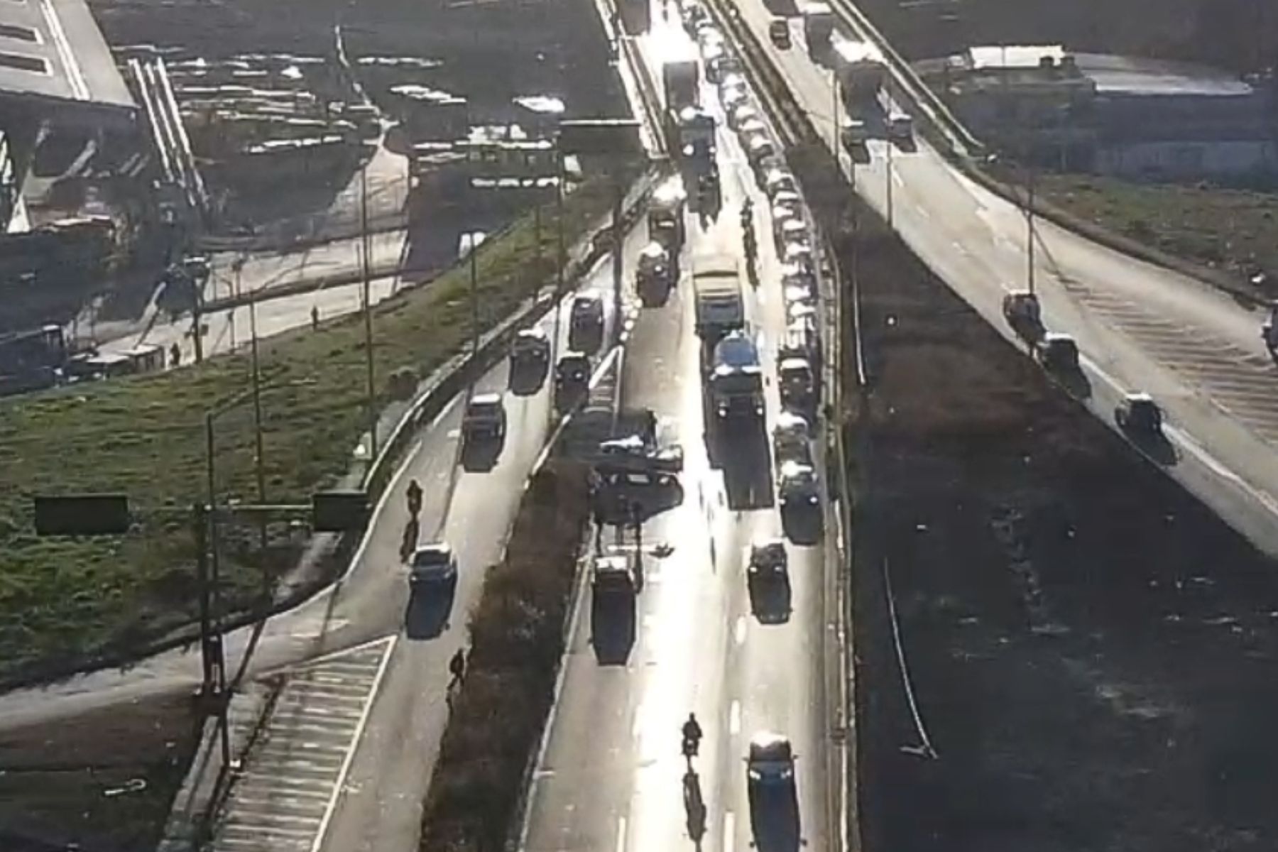 Mulher morre atropelada no Anel Rodoviário, e motorista não é encontrado