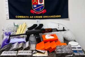 PM de SP acha fuzil em fábrica de drogas do crime organizado na comunidade de Paraisópolis