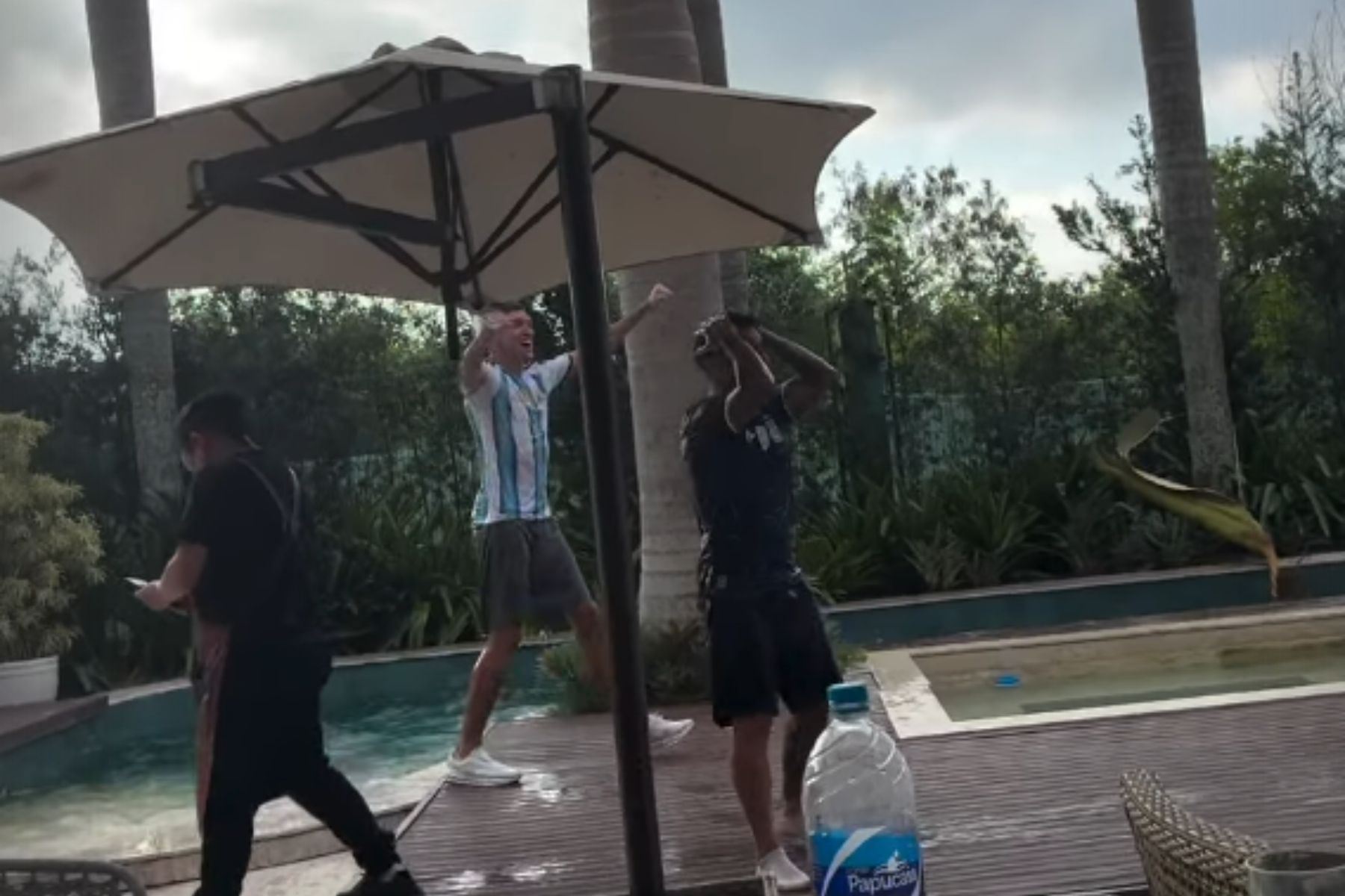 Argentinos do Fluminense celebram virada épica da Seleção na Copa do Mundo