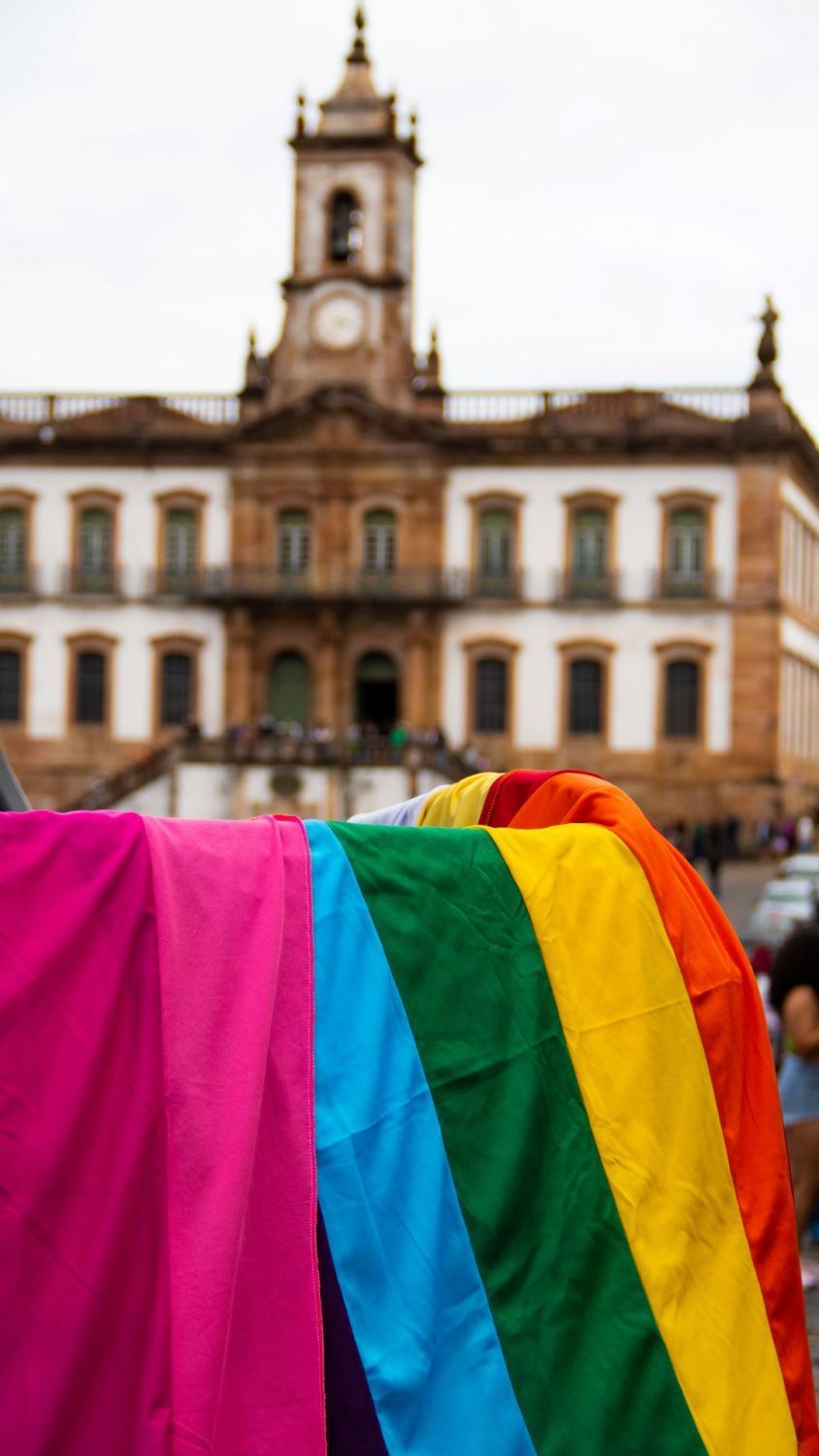 Ouro Preto cria Política Municipal de Turismo LGBTQIAPN+ e institui Selo Arco Íris
