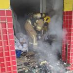Bombeiros controlam incêndio em estabelecimento comercial em Juiz de Fora