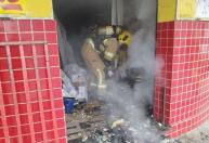 Bombeiros controlam incêndio em estabelecimento comercial em Juiz de Fora