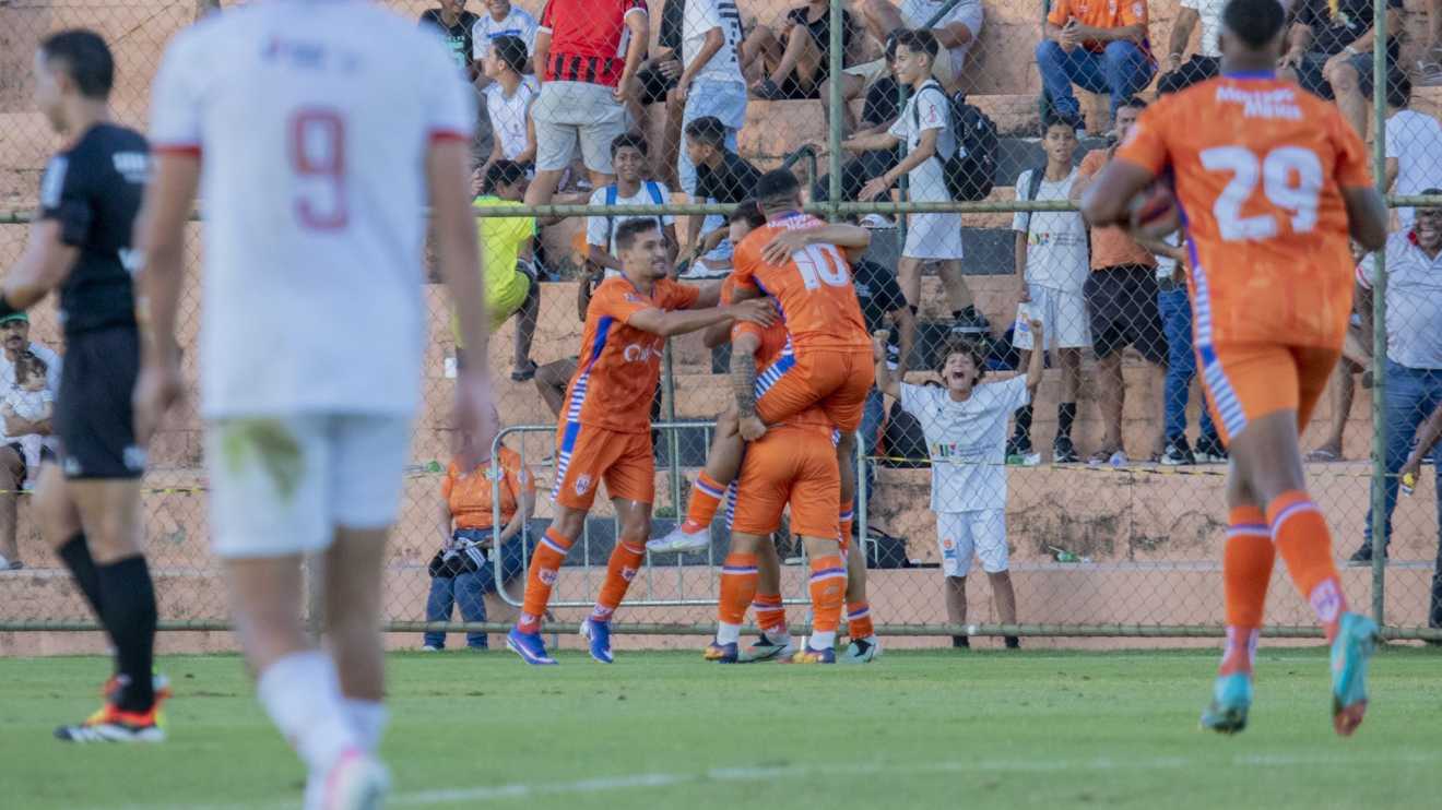 Coimbra vence Villa Nova de virada e segue vivo por classificação no Módulo II