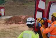Coveiro é resgatado por bombeiros após cair dentro de cova em cemitério de BH