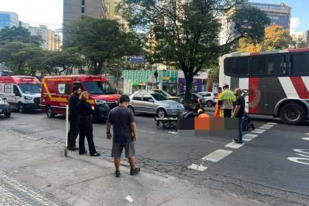 Motociclista fica ferido em acidente com carro no Lourdes, em BH