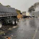 Vídeo mostra destruição após acidente que matou caminhoneiro na BR-251 no Norte de MG