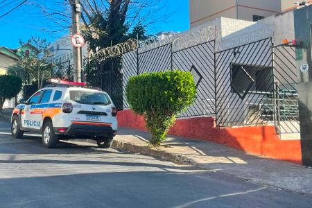 Mulher é encontrada morta dentro de apartamento no bairro Camargos, em BH