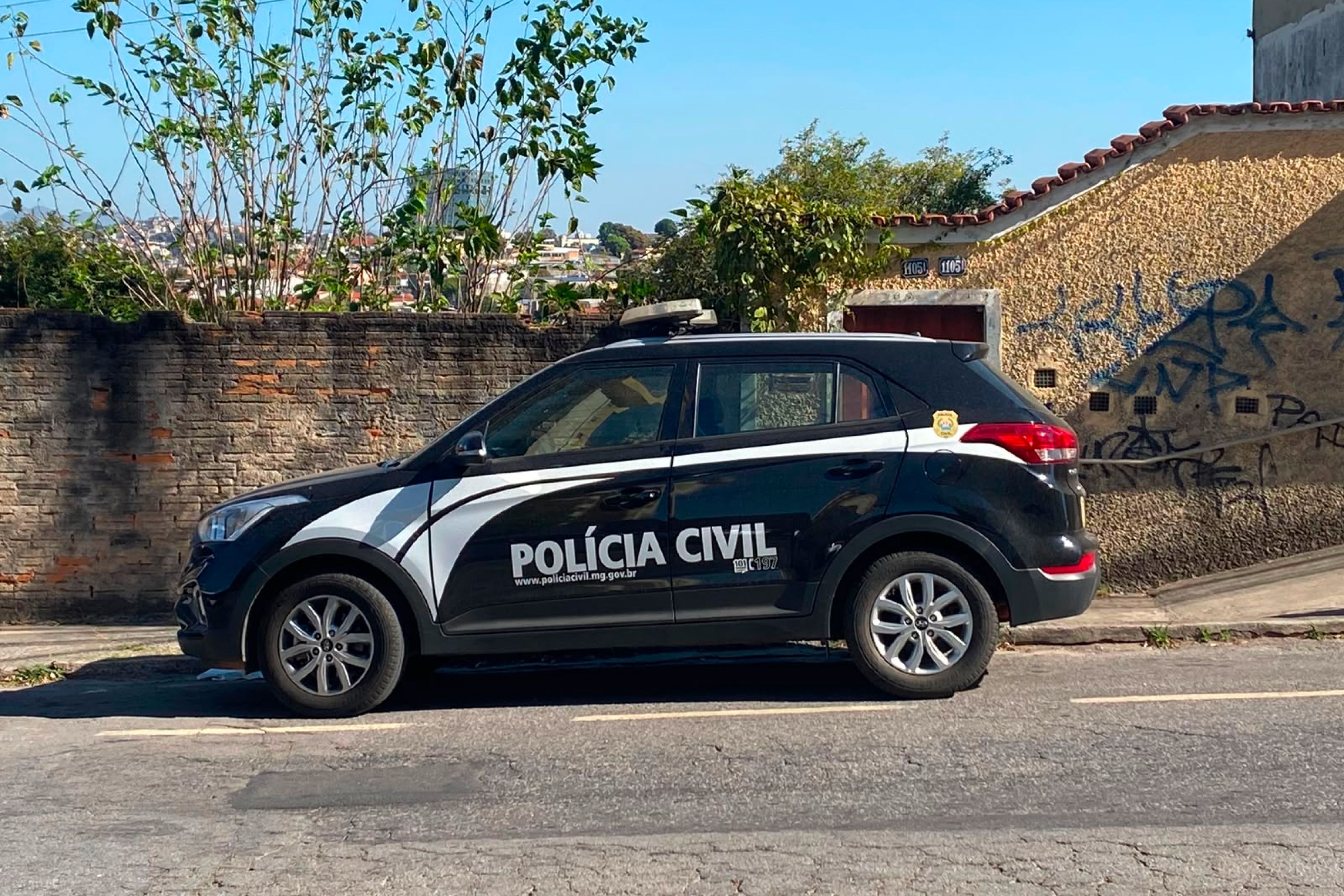 Polícia Civil faz perícia em apartamento onde capitã da PMMG morreu em BH