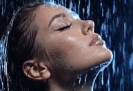 Vale a pena usar primer antes do perfume? Entenda como funciona a novidade
