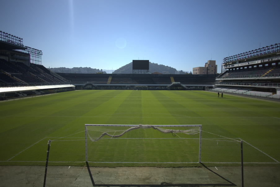 Santos divulga imagens do gramado da Vila após manutenção; veja fotos