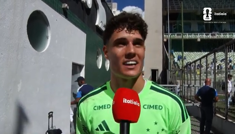 Goleiro se emociona após estreia pelo Cruzeiro: 'Dia mais feliz da minha vida'
