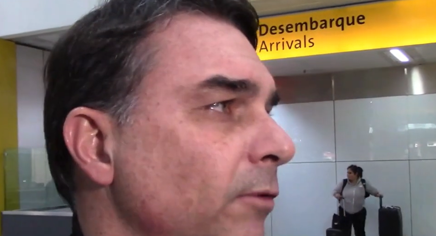 Flávio Bolsonaro manda recado a Michelle sobre eleições; veja