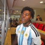 Speed tenta 'zicar' e veste a camisa da Argentina contra a Suíça, mas se frustra