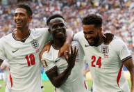 Em jogo maluco, Inglaterra vence França e fica com terceiro lugar na Copa do Mundo
