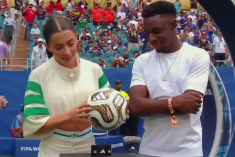 Atriz e influenciadora brasileira 'explica' rolê aleatório em Copa do Mundo