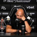 Técnico do Botafogo rasga elogios ao Cruzeiro antes de jogo do Brasileiro: 'Valioso'