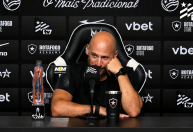 Técnico do Botafogo rasga elogios ao Cruzeiro antes de jogo do Brasileiro: 'Valioso'