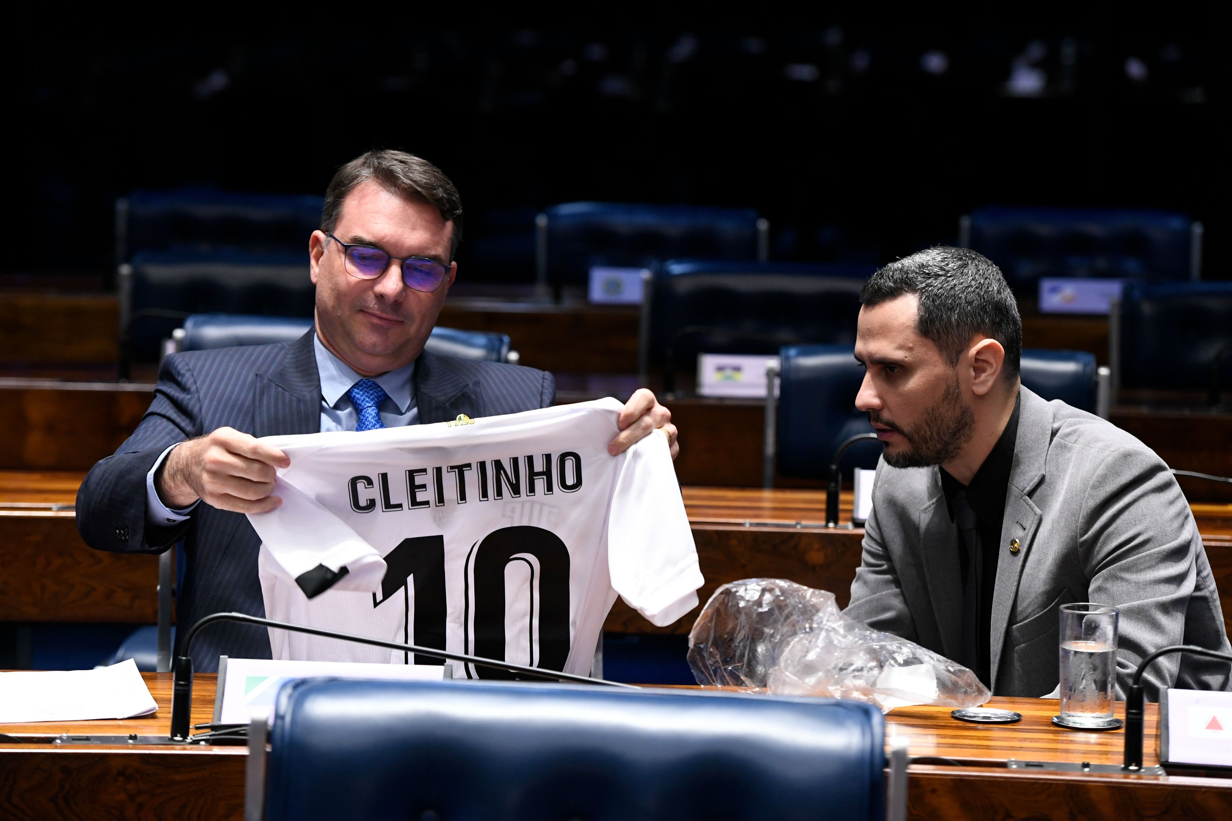 Fim de semana será decisivo para Cleitinho e Flávio Bolsonaro em Minas