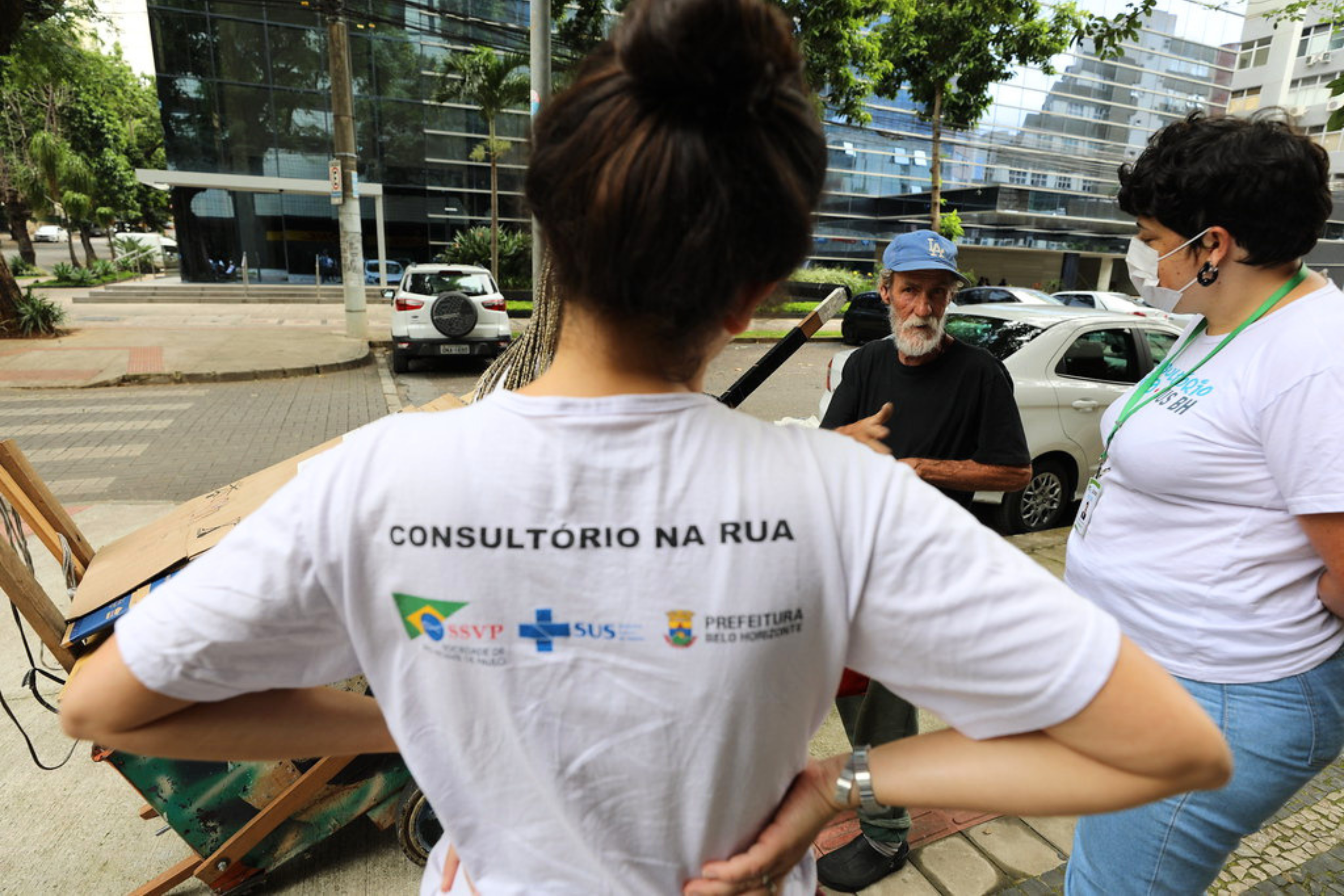 Enfermagem nas ruas: o cuidado que começa com um pedido de licença