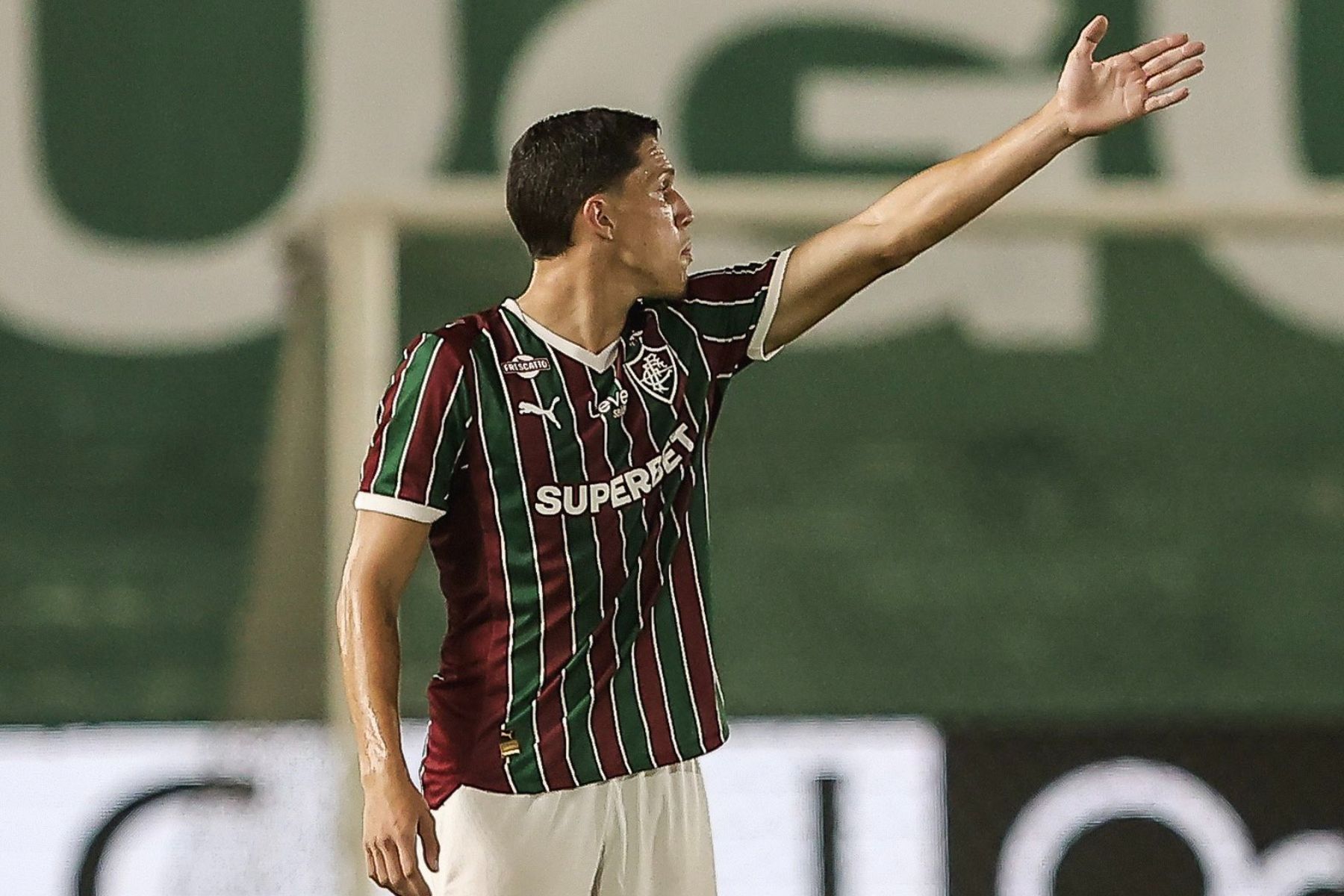Fluminense comunica a saída de zagueiro revelado nas categorias de base