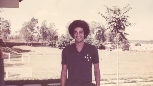 Roberto Batata com a camisa do Cruzeiro nos anos 1970
