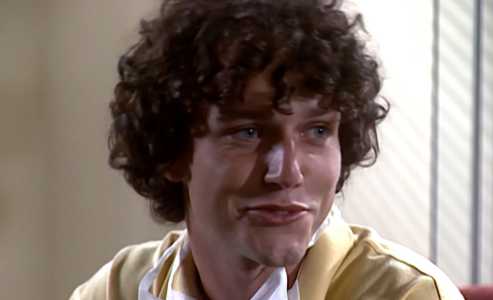 Edward Boggiss como Rafael em 'Laços de Família'