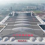 China inaugura a maior estação ferroviária do mundo, com área de 170 campos de futebol