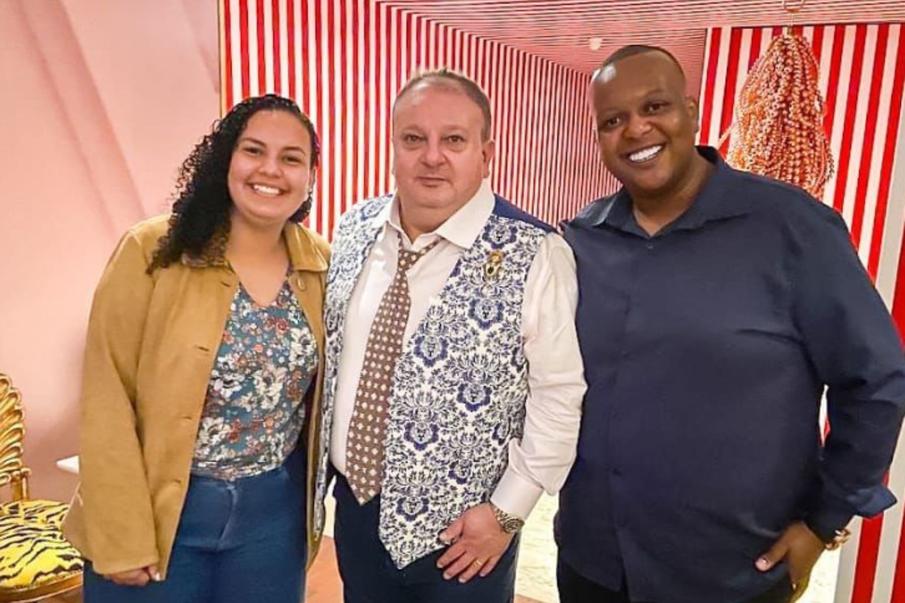 Estefano Zaquini, vice campeão do Masterchef, é visto vendendo doces em semáforo