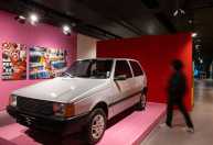 Casa Fiat de Cultura abre exposição gratuita que cruza design automotivo, arte e moda