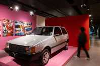 Casa Fiat de Cultura abre exposição gratuita que cruza design automotivo, arte e moda