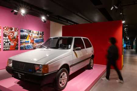Casa Fiat de Cultura abre exposição gratuita que cruza design automotivo, arte e moda