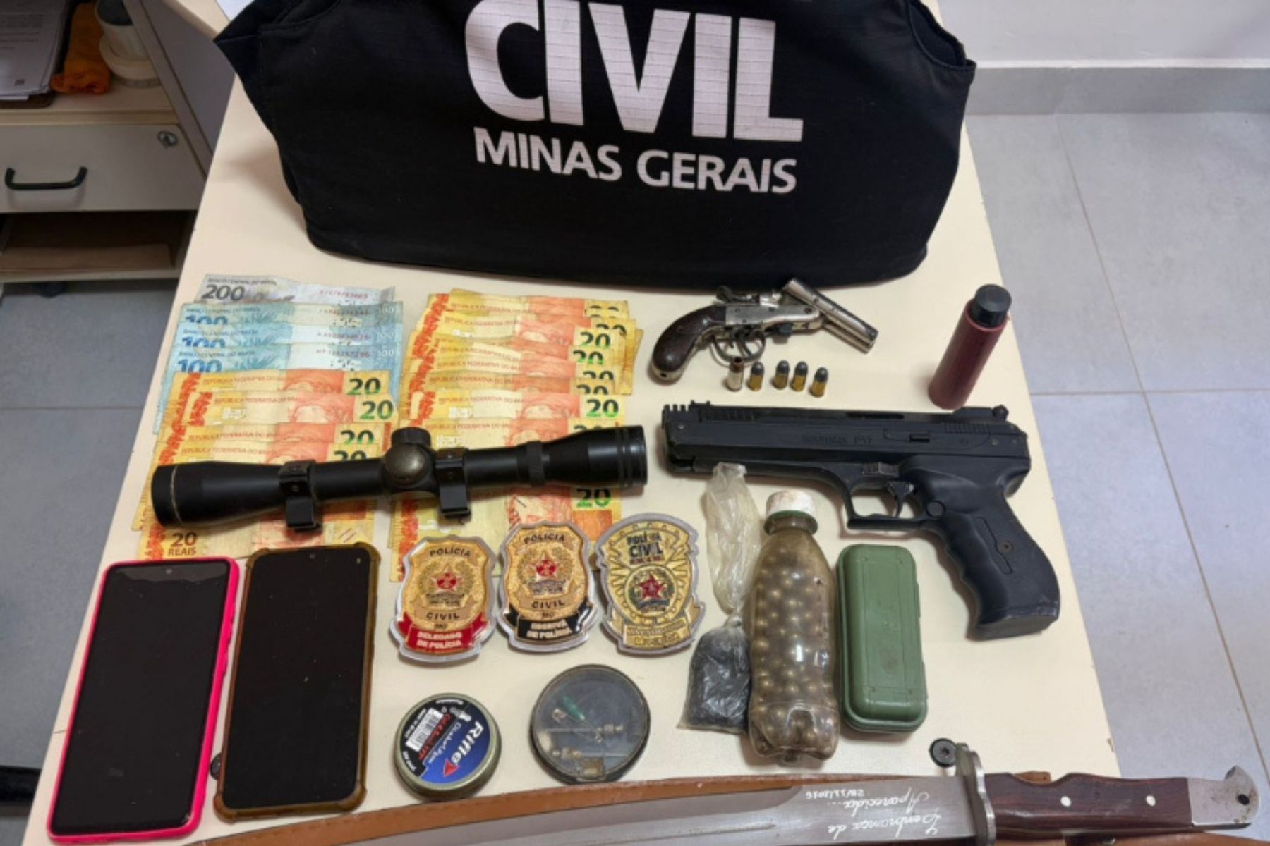 Homem é preso por posse de arma ilegal durante operação em Carangola (MG)