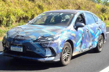 Flagra BYD King flex em testes no Brasil • Reprodução | @janacletos