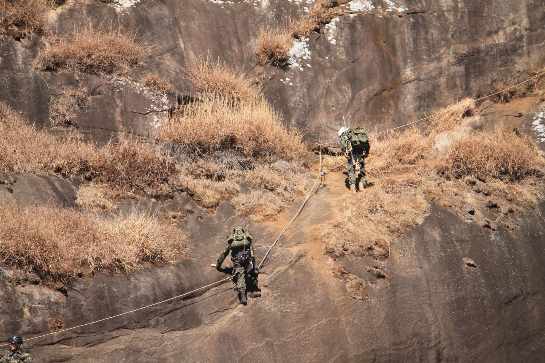 Exército forma 1ª turma de Escaladores Militares com presença feminina