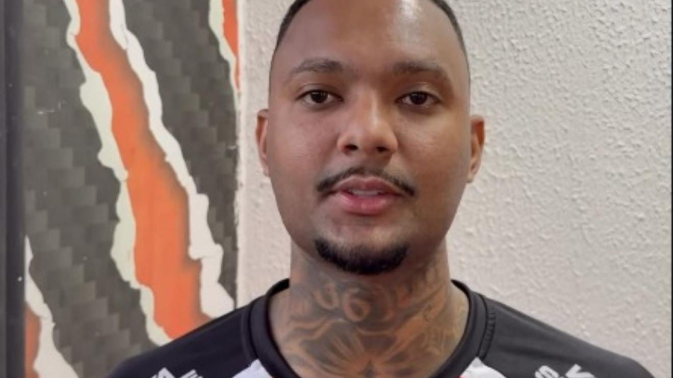 Expulso em Vitória x Palmeiras, Luan Cândido se pronuncia e rebate Abel Ferreira