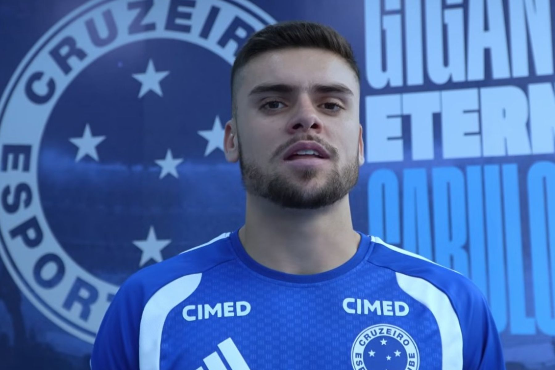 Gabriel Pec concede primeiras palavras como jogador do Cruzeiro: 'Feliz e ansioso'