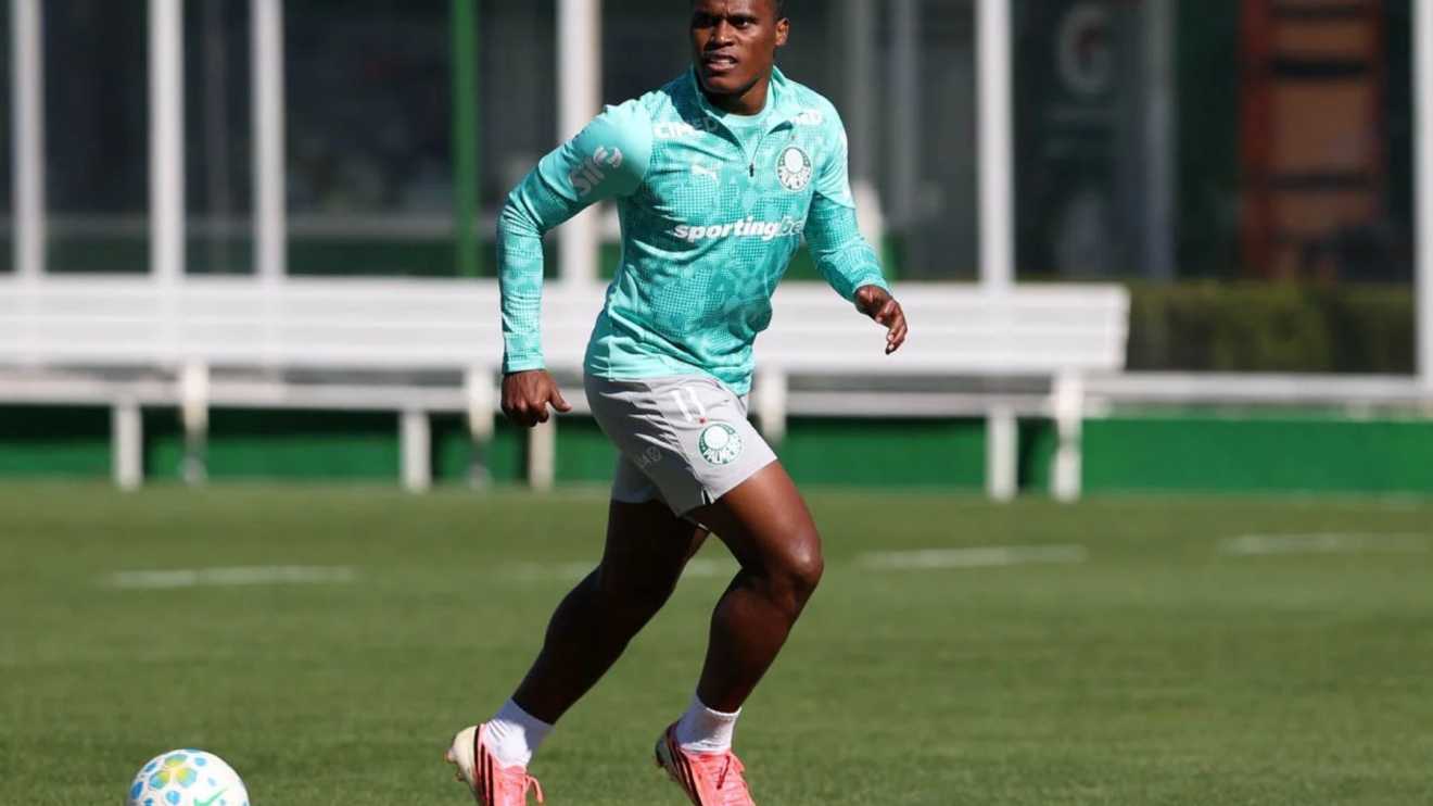 Arias retorna aos treinos do Palmeiras após Copa do Mundo