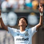 Juninho marca, e Santos goleia União São João em amistoso no Pacaembu