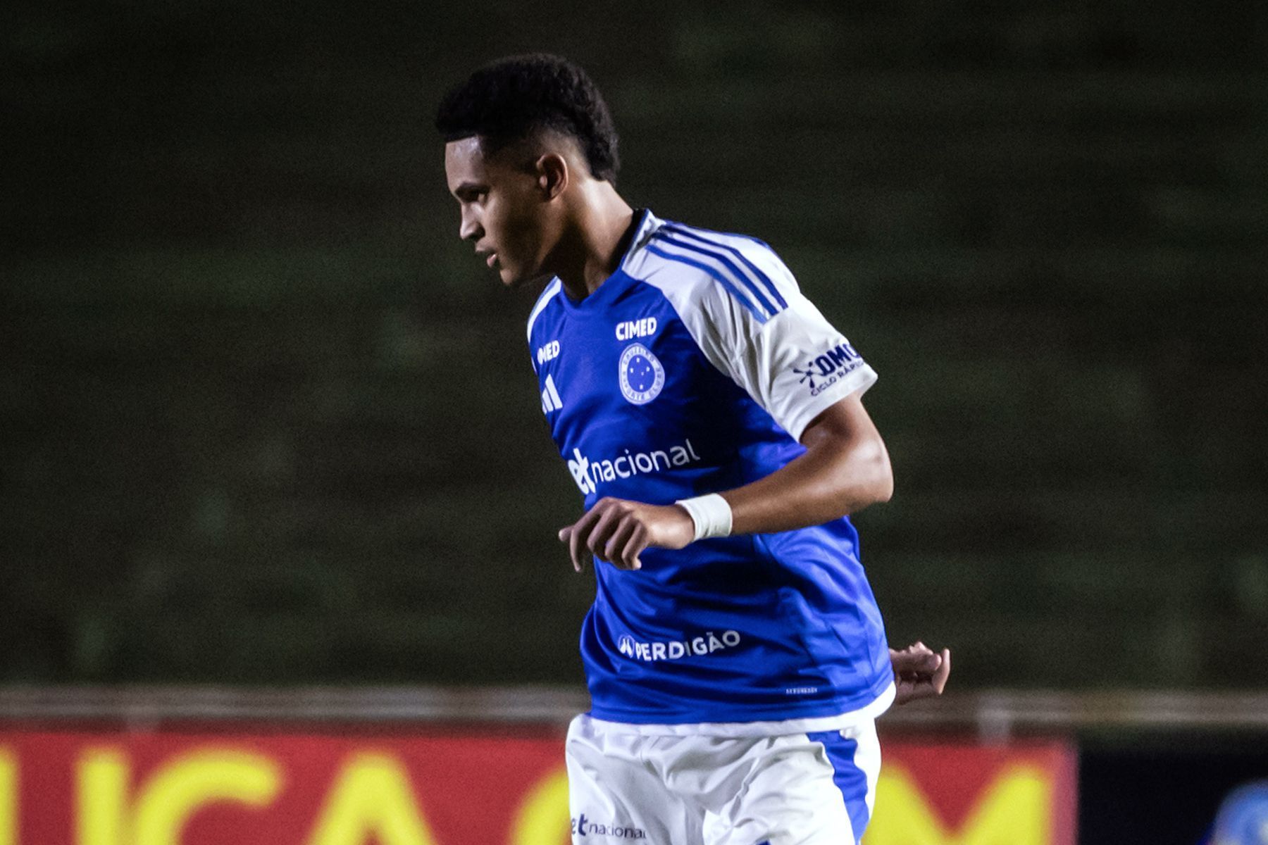 Reforço do Borussia Dortmund, lateral se despede do Cruzeiro: 'Gratidão eterna'
