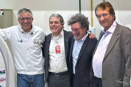 Ministro da Saúde, Alexandre Padilha, durante visita a Santa Casa BH