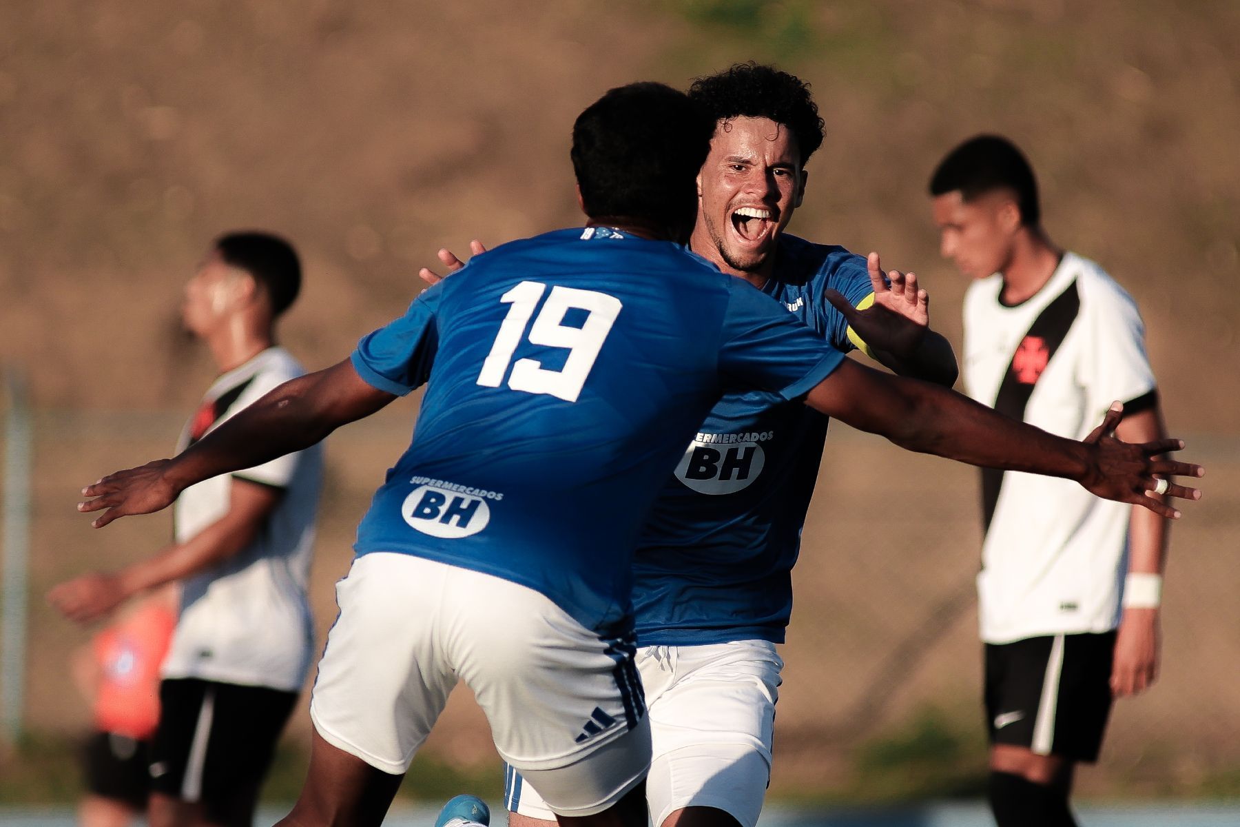 Cruzeiro vence Vasco no fim e abre vantagem nas quartas do Brasileiro Sub-20