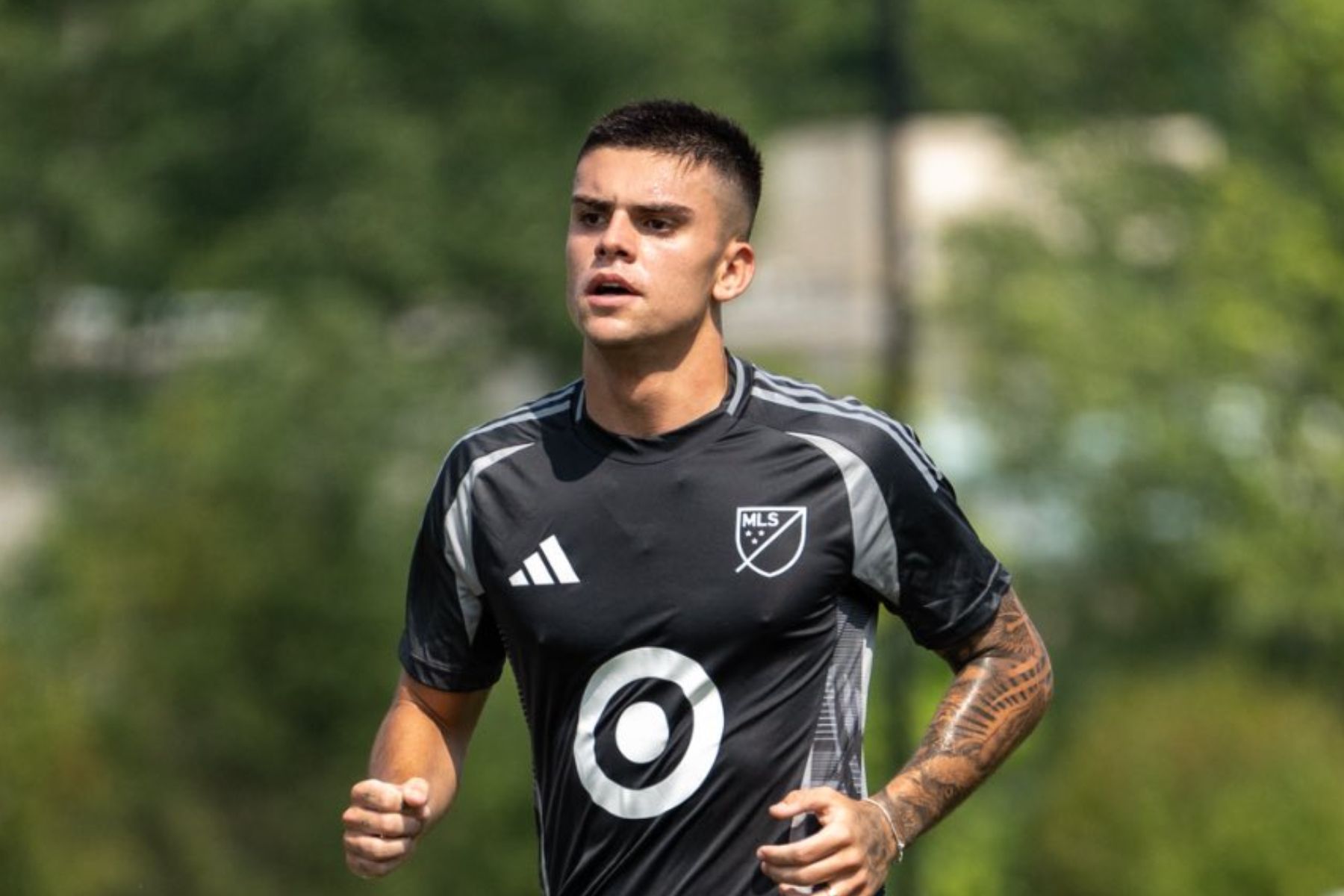 Cruzeiro avança por Gabriel Pec e se aproxima do segundo reforço da janela