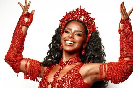 Bellinha Delfim é a nova rainha de bateria da Viradouro